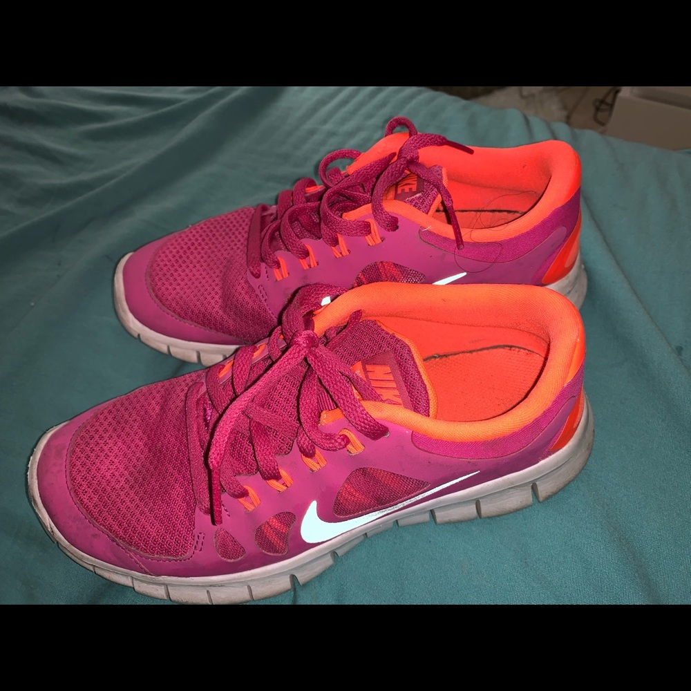Hit pink orange Nike’s